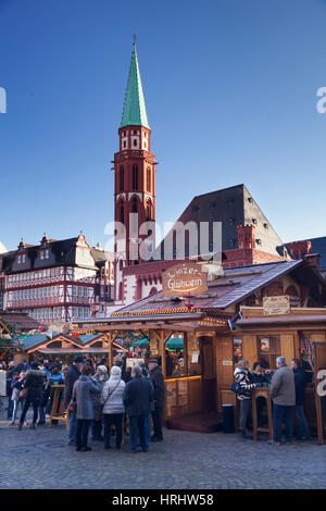 Weihnachtsmarkt am Römer, Roemerberg Quadrat, Nikolaikirche Kirche, Frankfurt, Hessen, Deutschland Stockfoto