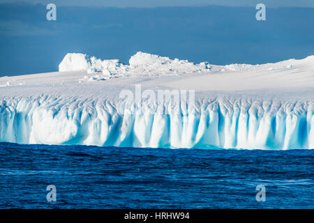 In den polaren Regionen Süd-Orkney-Inseln, Antarktis, schwimmenden Eisberg Stockfoto