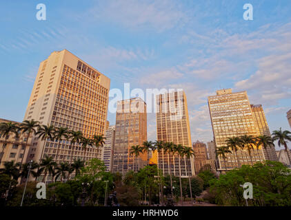 Blick auf den Anhangabau Park und Gebäude im Stadtzentrum., São Paulo, Bundesstaat Sao Paulo, Brasilien Stockfoto