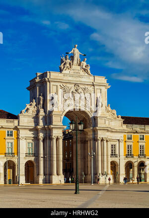 Blick auf der Rua Augusta Bogen, Praça Comercio (Commerce Square), Lissabon, Portugal Stockfoto