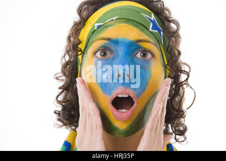 Englische Fußball-Fan, weiblichem Brasilianischer Fussballfan weitergeleitet Schlagzeuggeschäft Stockfoto