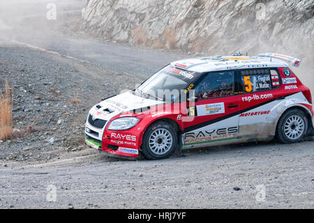 LIMASSOL, Zypern - 7 NOVEMBER: Fahrer Feghali Roger (Rl) Fahrt Skoda Fabia S2000 bei der Rallye Zypern Veranstaltung in Liebe Zypern Golden Stage am 7. November Stockfoto