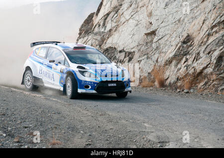 LIMASSOL, Zypern - 7 NOVEMBER: Fahrer Nasser Al-Attiyah (Qa) und Co-Pilot Giovanni Bernacchini (i) Ford Fiesta S2000 bei Rallye Zypern selbst fahren Stockfoto