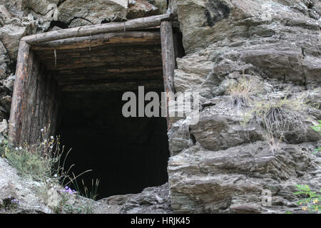 Hunedoara, Rumänien, 6. September 2009: verlassenen Mine in teliucul unterlegen, Hunedoara, Rumänien. Stockfoto