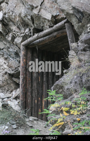 Hunedoara, Rumänien, 6. September 2009: verlassenen Mine in teliucul unterlegen, Hunedoara, Rumänien. Stockfoto