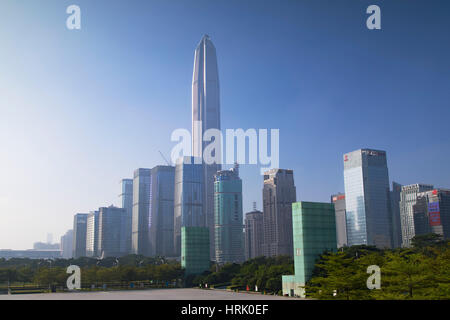 Ping An International Finance Centre (4. weltweit höchste Gebäude im Jahr 2017 auf 600m) und Wolkenkratzer um Civic Square, Futian, Shenzhen, Guangdong, Stockfoto