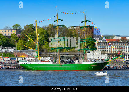 Segelschiff Alexander von Humboldt II am Hamburger Hafengeburtstag in Deutschland Stockfoto