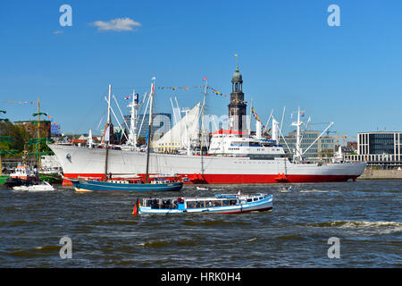 Frachtschiff Cap San Diego am Hamburger Hafengeburtstag in Deutschland Stockfoto