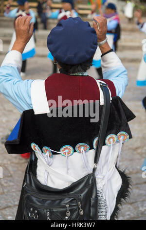 Naxi Frau Tanz, Lijiang (UNESCO Weltkulturerbe), Yunnan, China Stockfoto