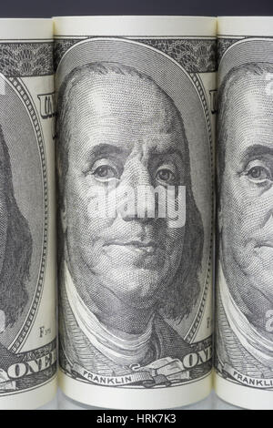 Genaue Angaben zu US-$100 / 100-Dollar-Banknote / -Schein / Franklin-C-Schein. Für die US-Wirtschaft, den Handel, den Währungskurs, die US-Bankenkrise. Stockfoto