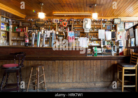 Irish Pub-Zähler, Mike Murt Cahersiveen County Kerry Irland Stockfoto