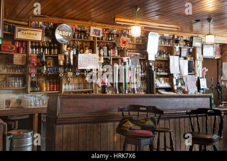 Irish Pub-Zähler, Mike Murt Cahersiveen County Kerry Irland Stockfoto