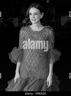 London, UK, 7. Oktober 2015: Carey Mulligan (Bild digital verändert, Monochrom) besucht Suffragette Filmpremiere und Gala Abend der Eröffnung, 59. BFI London Film Festival in London Stockfoto