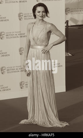 LONDON - 8. Mai 2016: Kara Tointon (Bild digital verändert, Sepia-Effekt) kommt für den British Academy Television Awards in der Royal Festival Hall im 8. Mai 2016 in London Stockfoto