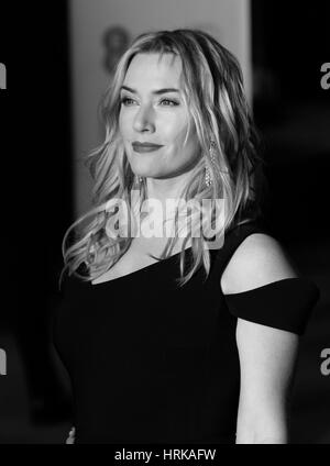 LONDON - 14. Februar 2016: Kate Winslet (Bild digital verändert, Monochrom) besucht die EE Bafta British Academy Film Awards am Royal Opera House am 14. Februar 2016 in London Stockfoto