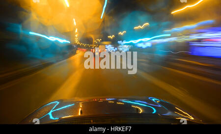 Auto fahren durch Road Tunnel Leeds Yorkshire Großbritannien Stockfoto