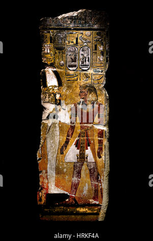 Grab von König Ethos ich vor Gott Osiris Säule (Architektur) Sethos I.Valley der Könige (Ägypten / Oberägypten / Theben-West) Sethos ich (Grab) Kalkstein, verputzt und gestrichen 261 x 88 x 47 cm Stockfoto