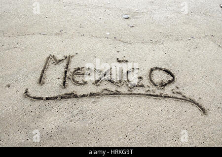 Mexiko im Sand am Strand geschrieben Stockfoto