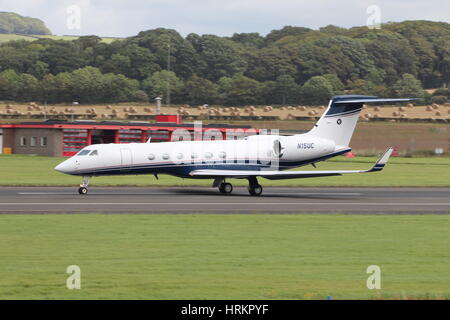 N15UC, eine Gulfstream Aerospace G-V betriebenen Vereinten Unternehmen am Flughafen Prestwick. Stockfoto