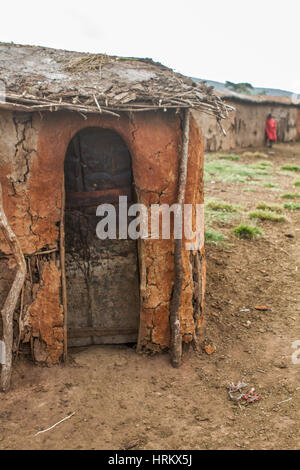 Lehmhaus von einem Massai-Dorf in Kenia Stockfoto