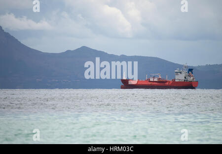 Verflüssigtes Erdölgas tragen Tanker in der Bucht. Stockfoto