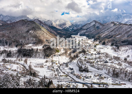 Yamadera, Japan Blick auf die Stadt Winter. Stockfoto