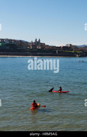 Baskenland: der berühmte Strand von La Concha gesehen vom Pier in Donostia San Sebastian, der Küstenstadt am Golf von Biskaya Stockfoto