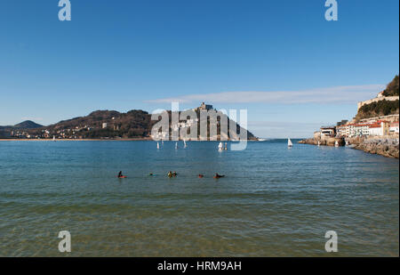 Baskenland: der berühmte Strand von La Concha gesehen vom Pier in Donostia San Sebastian, der Küstenstadt am Golf von Biskaya Stockfoto