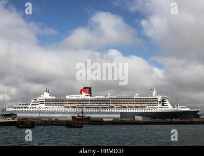 Cunard Queen Mary 2 verlässt Southampton Stockfoto