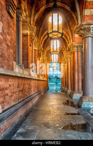 Eingang, Bahnhof St Pancras, Euston Road, London, England, Digital Image verbessern Stockfoto