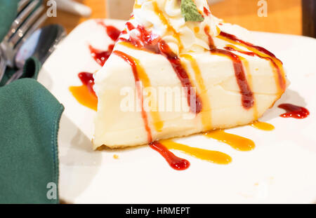 Nahaufnahme von ein Stück leckeren Käsekuchen Stockfoto