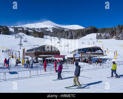 Sesselbahnen, Peak 8 Base, winter Breckenridge Ski Resort, Breckenridge, Colorado. Stockfoto