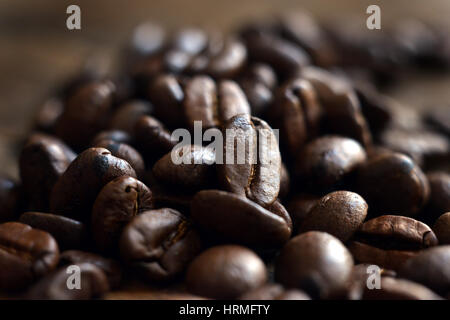 Nahaufnahme von gerösteten Kaffeebohnen. Stockfoto