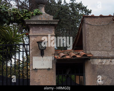 Villa an der antiken Via Appia außerhalb von Rom, Italien Stockfoto