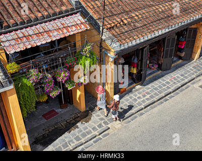 Luftaufnahme von der Straße und alte Häuser in der alten Stadt Hoi An. Hoi An, Provinz Quang Nam, Vietnam. Stockfoto