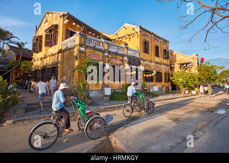 Fahrradtour in der alten Stadt Hoi an. Hoi An, Provinz Quang Nam, Vietnam. Stockfoto