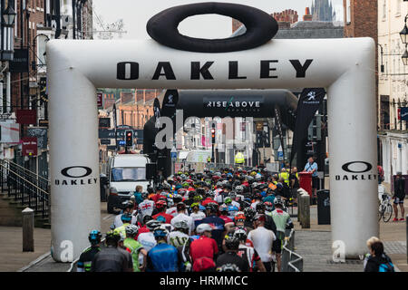 Fahrer bereit für den Start von der Rise Above sportlich in Chester Stockfoto