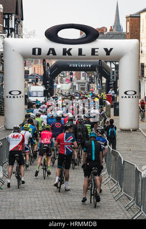 Fahrer bereit für den Start von der Rise Above sportlich in Chester Stockfoto