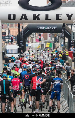 Fahrer bereit für den Start von der Rise Above sportlich in Chester Stockfoto