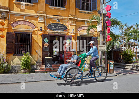 Straßenszene in Hoi An Ancient Town. Provinz Quang Nam, Vietnam. Stockfoto