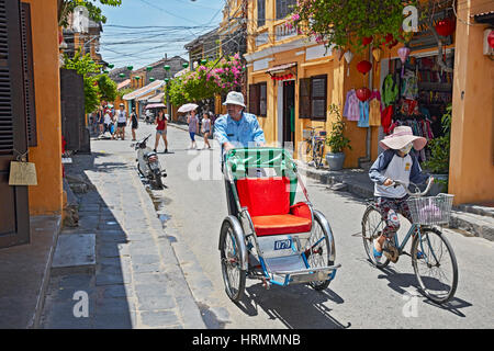 Straßenszene in Hoi An Ancient Town. Provinz Quang Nam, Vietnam. Stockfoto