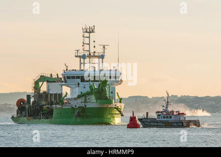 MV Reynaert, eine nachgestellte Saug Hopper Bagger im Solent. Stockfoto