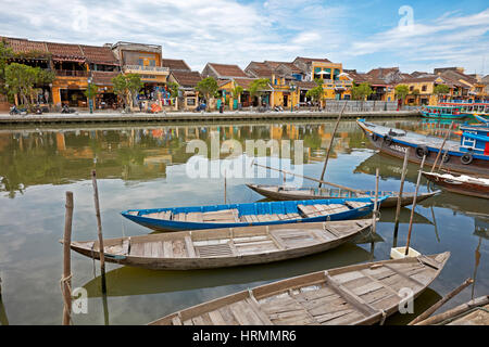 Traditionelle Boote am Thu Bon Fluss. Hoi an eine alte Stadt, Provinz Quang Nam, Vietnam. Stockfoto