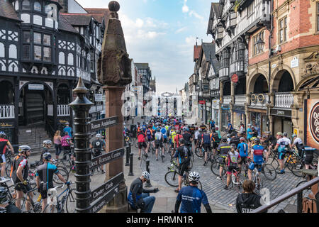 Fahrer bereit sich für den Start von der Rise Above sportlich in Chester Stockfoto