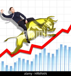 Unternehmer ist auf dem Sprung gold Stier am roten Pfeil Abwärtstrend Linie auf Hintergrund der Grafik des Fonds. Wehren Sie bullish Marktkonzept. Stockfoto