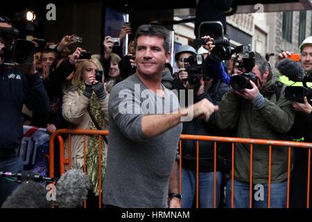 Britain Got Talent Castings an der Manchester Opera House. Januar 2010. Simon Cowell kommt Stockfoto