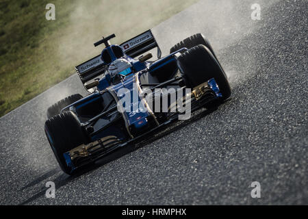 Barcelona, Spanien. 2. März 2017. ANTONIO GIOVINAZZI (ITA) fährt in seinem Sauber C36-Ferrari auf der nassen Strecke tagsüber 4 Formel1 Tests am Circuit de Catalunya Credit: Matthias Oesterle/ZUMA Draht/Alamy Live News Stockfoto