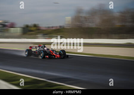 Barcelona, Spanien. 2. März 2017. ROMAIN GROSJEAN (FRA) Haas-Team fährt auf der nassen Strecke tagsüber 4 Formel1 Tests am Circuit de Catalunya Credit: Matthias Oesterle/ZUMA Draht/Alamy Live News Stockfoto