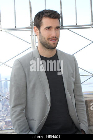 New York, USA. 3. März 2017. Josh Bowman Stars der ABC-Serie besuchen immer wieder reich Sgtate Building Aussichtsplattform in New York. 3. März 2017. Bildnachweis: MediaPunch Inc/Alamy Live-Nachrichten Stockfoto