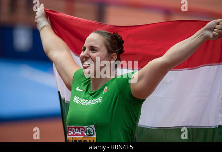 Belgrad, Serbien. 3. März 2017. Anita Marton aus Ungarn feiert ihren Sieg beim Kugelstoß Finale bei der Leichtathletik-Europameisterschaft in der Kombank Arena in Belgrad, 3. März 2017. Marton gewann die Goldmedaille. Foto: Sven Hoppe/Dpa/Alamy Live News Stockfoto